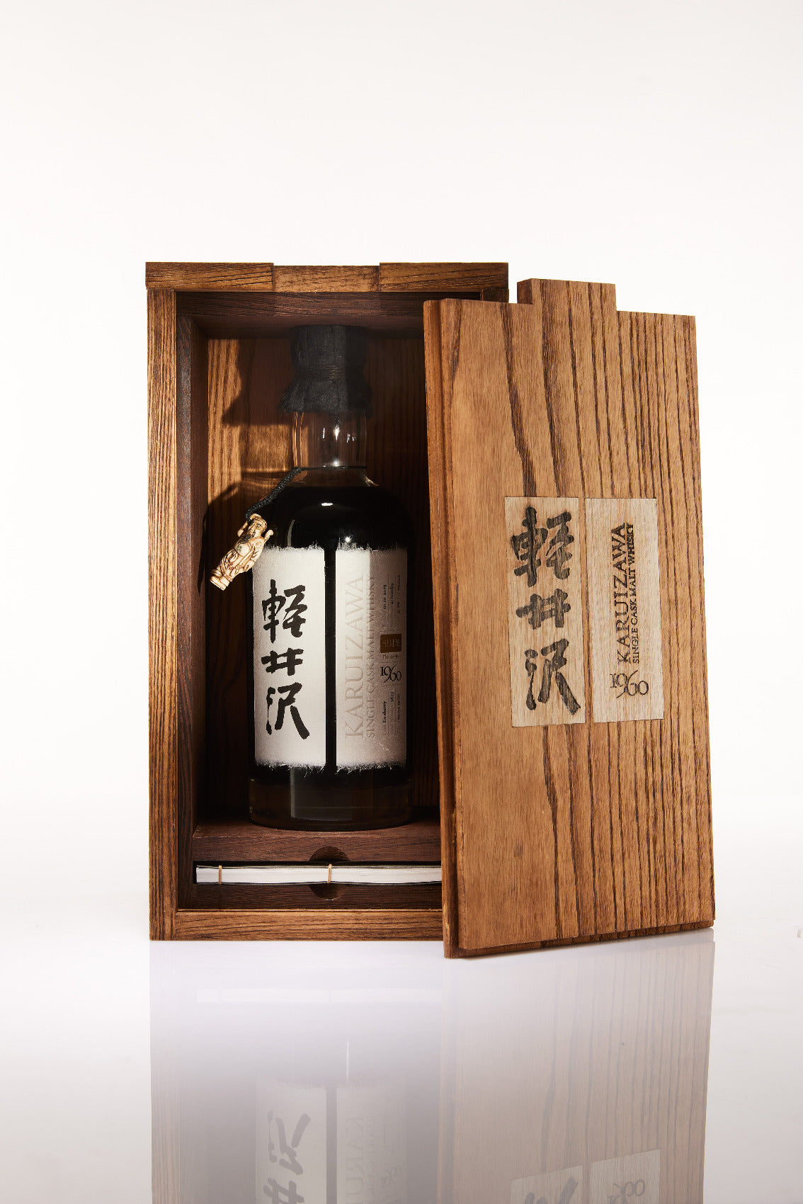 Karuizawa 1960/2013 52yo 51.8% #5627 Sherry Hogshead – Distilia Shop